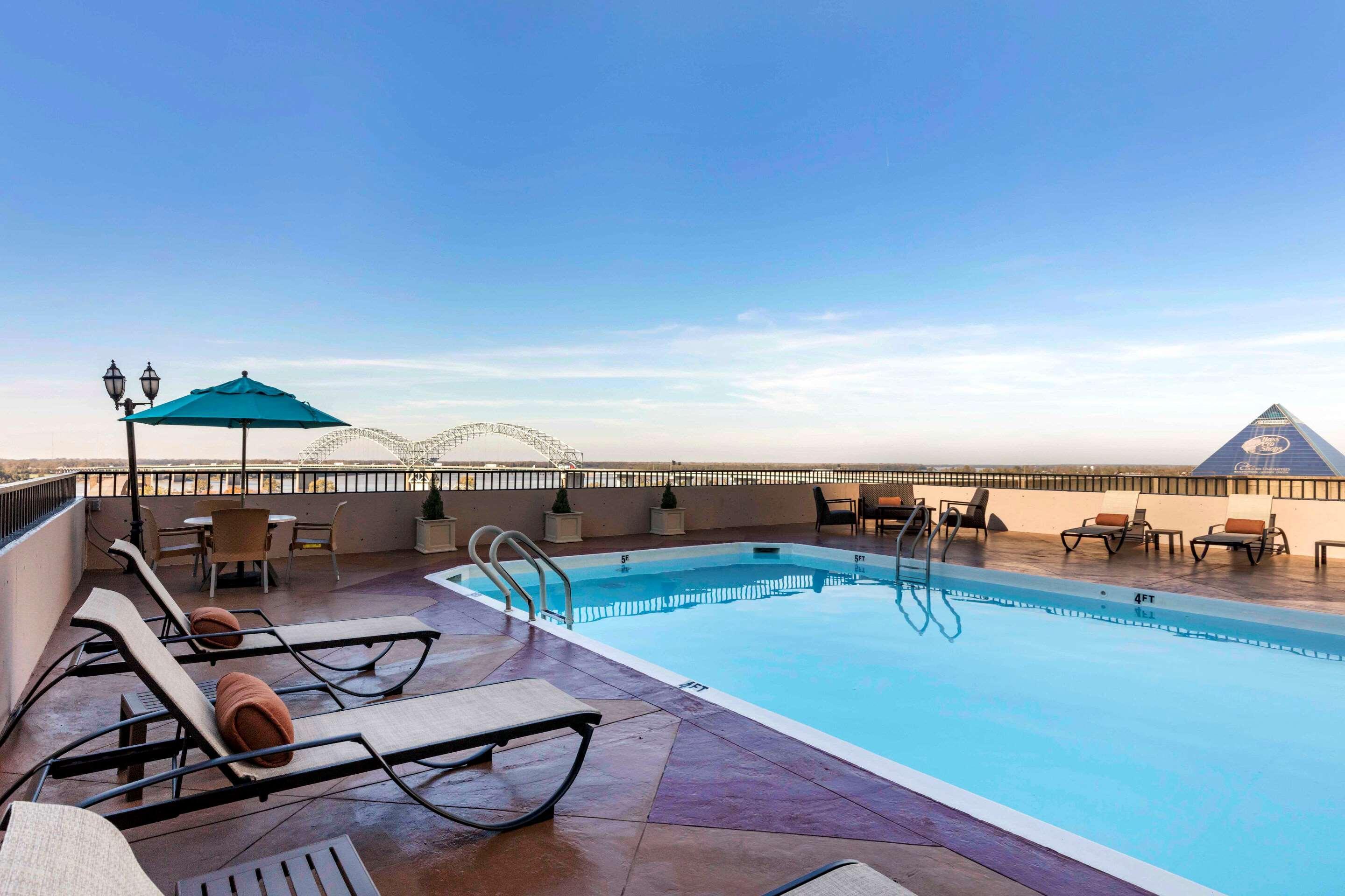 Comfort Inn Memphis Downtown Экстерьер фото