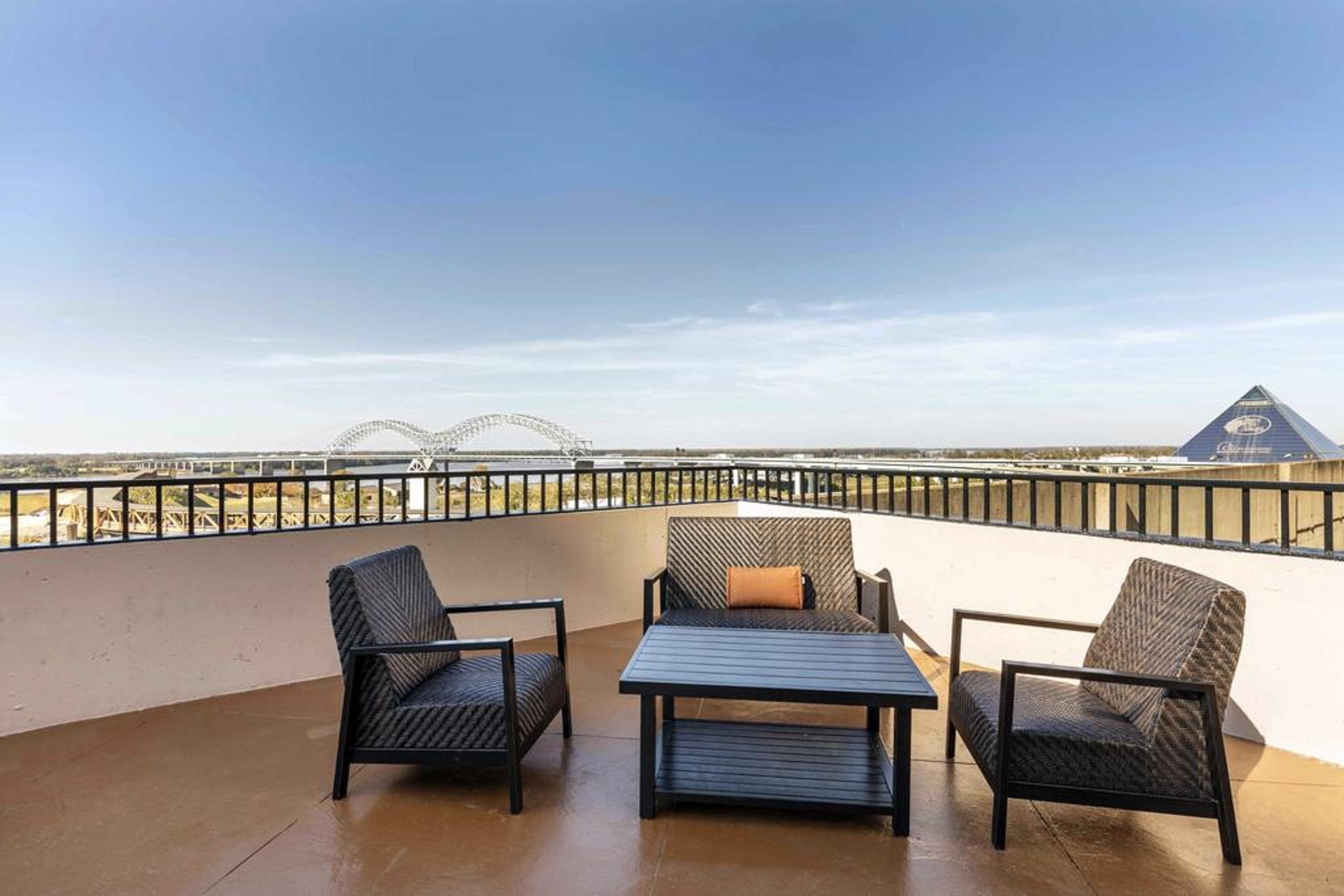 Comfort Inn Memphis Downtown Экстерьер фото