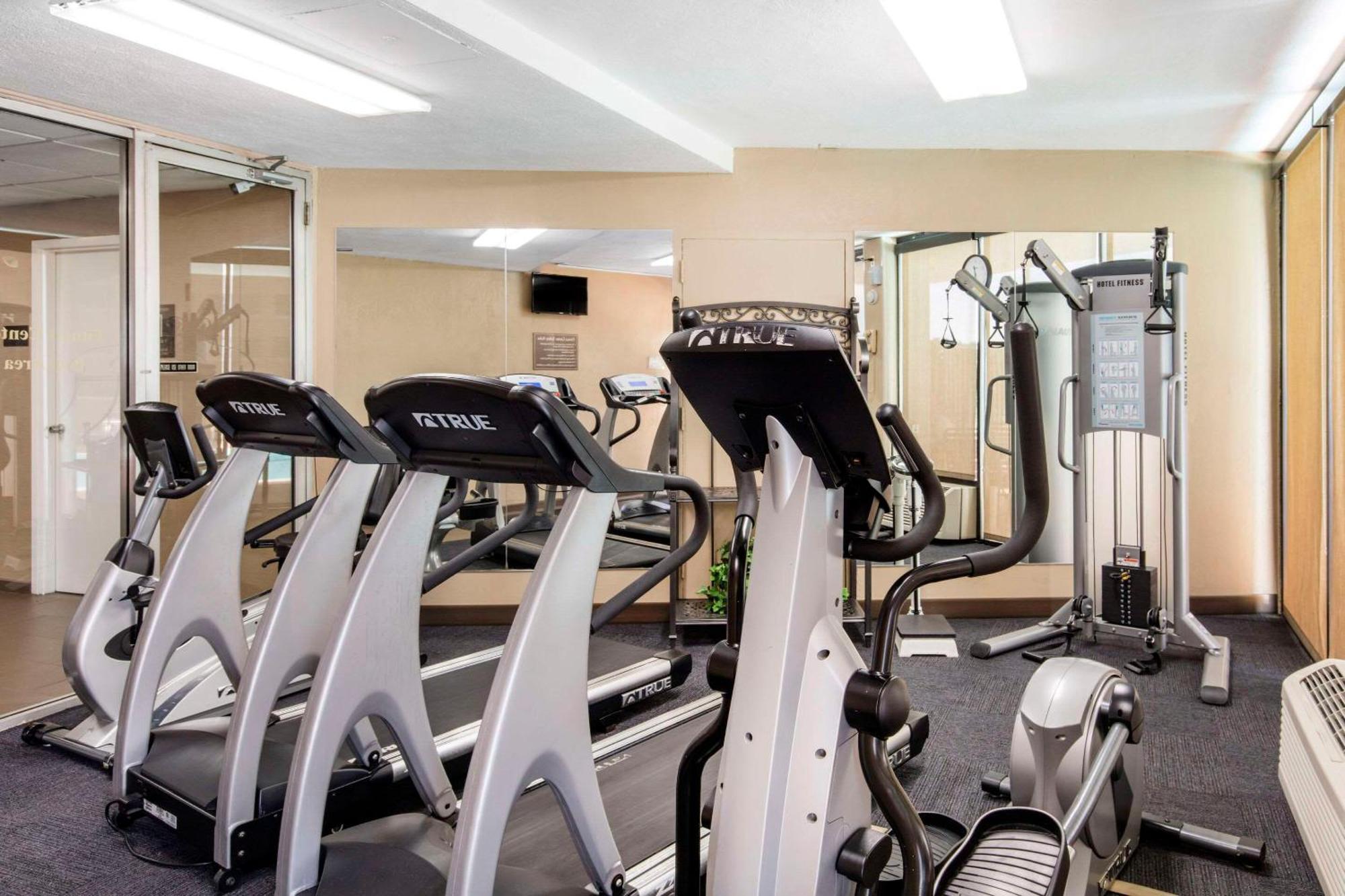 Comfort Inn Memphis Downtown Экстерьер фото